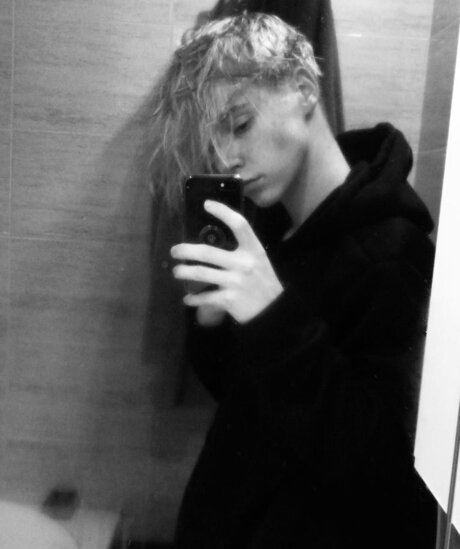 Barci SK nude star pic