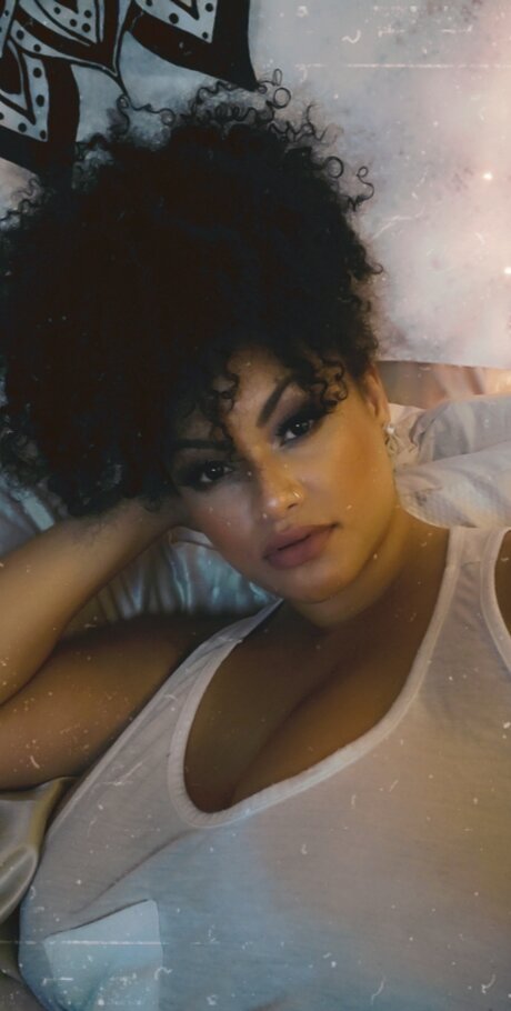 Thicc Honey B hd model pictures