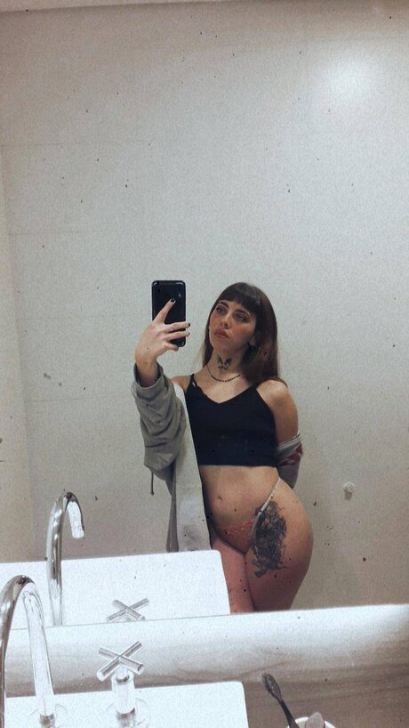 Candela Sills nude model photos