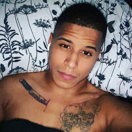 LightSkinDaddyy model erotic images