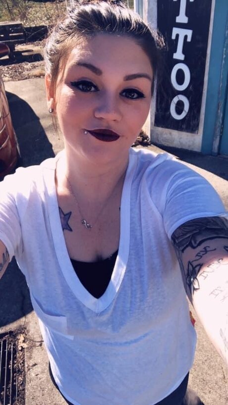 Raelynn Risqu_ best star picture