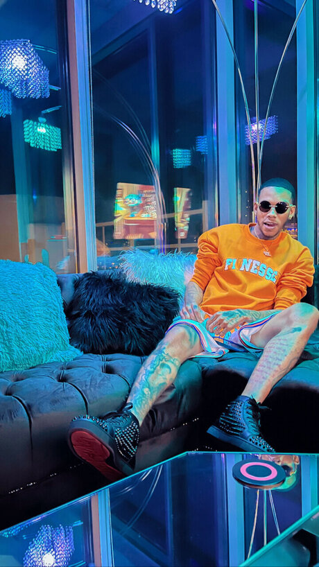 Icemikeloveasia star naked image