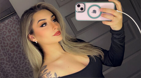 Foot Goddess Lucyy high quality model image