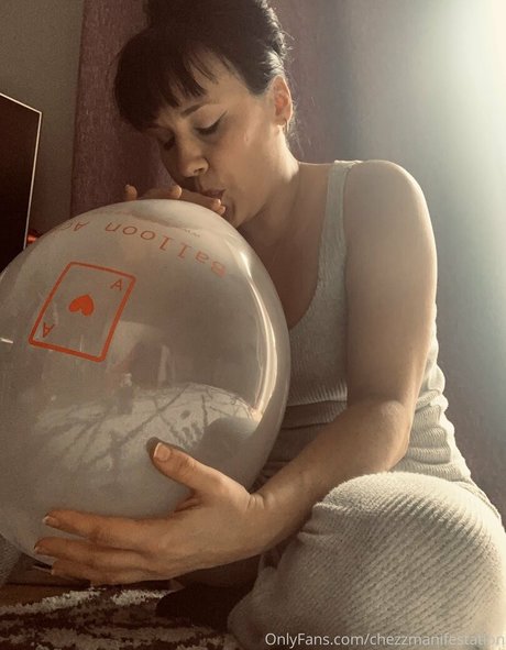 chezzmanifestation model photo