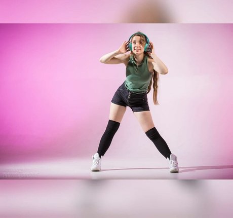 Raineemery hot star image