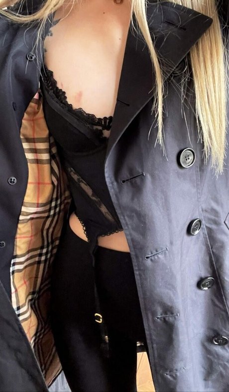 Sarinasong pornstar adult image