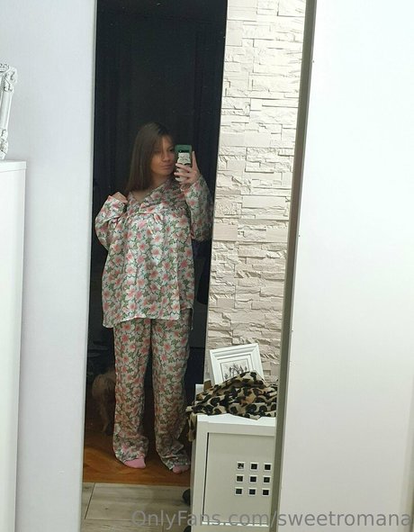 sweetromana model erotic pics