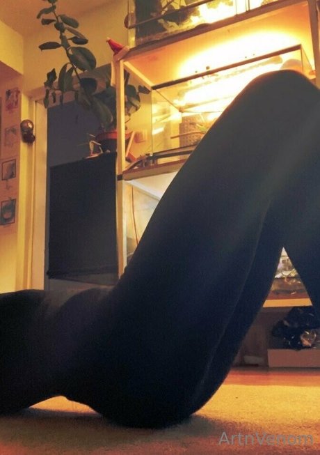 artnvenom model nude pics