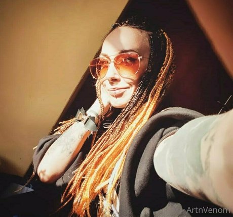 artnvenom adult model img