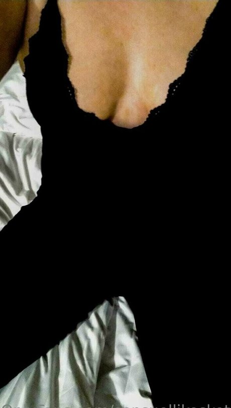 sensuellikosketus pretty model img