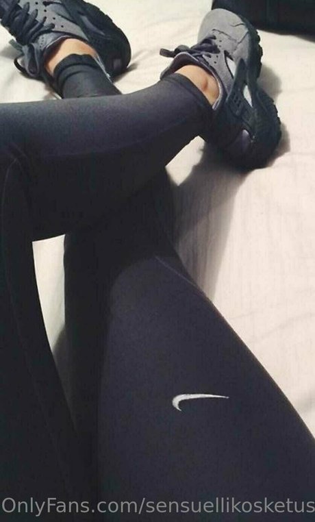 sensuellikosketus model naked pic