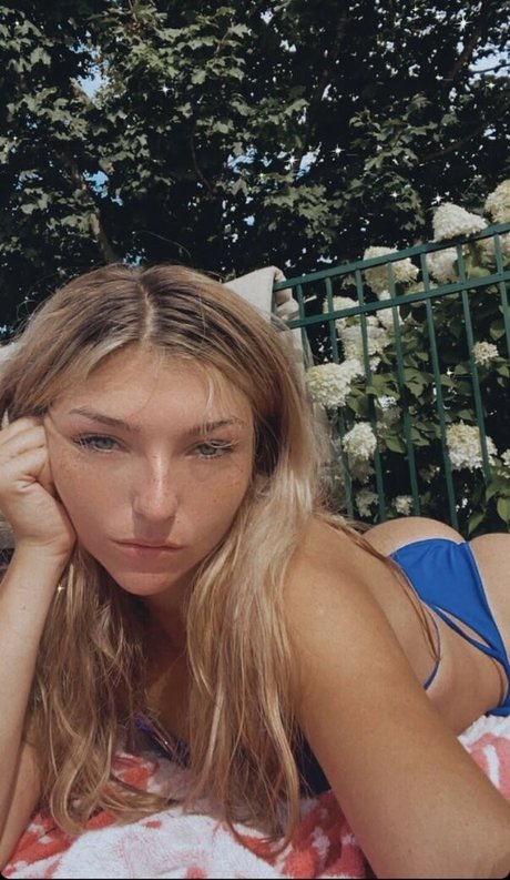 Julia Brower nice model img