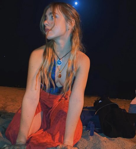 Clara Galle beautiful actress picture