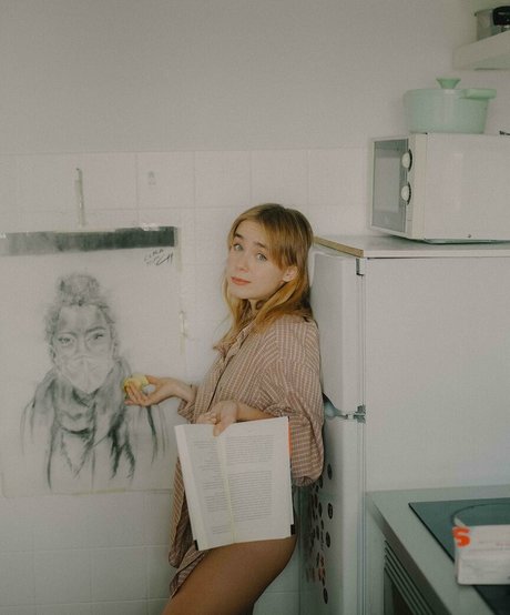 Clara Galle naked actress picture