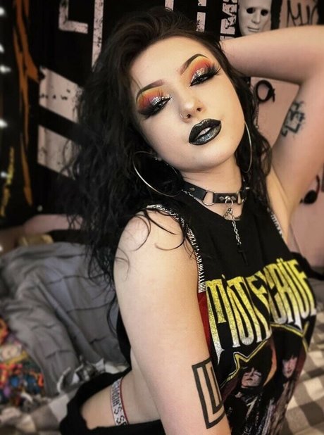 ghostwifeey sex model pictures