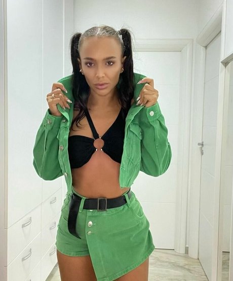 Jessica Sirbu hot actress picture