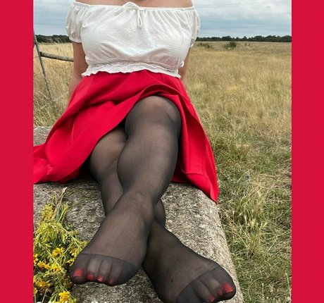 softsoles prettytoesxoxo model exclusive photos