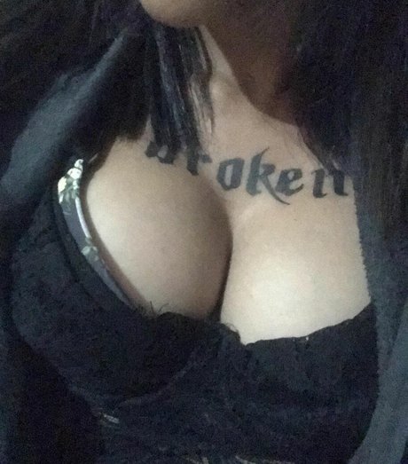 viixkkj erotic model image