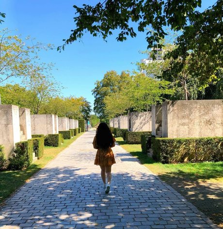 Yazzi sexy star pictures