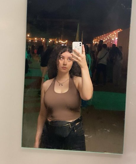 Yazzi model exclusive pics