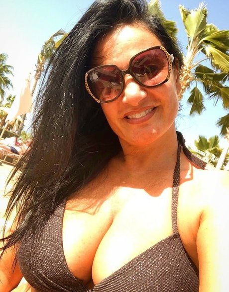 Angela Cavagna hot actress galleries