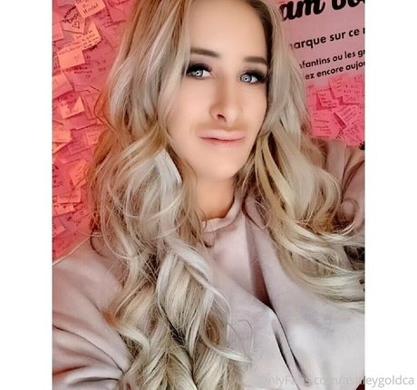 ashleygoldca pornstar sexy pictures