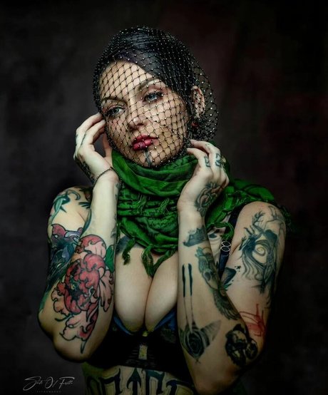 GunBunny101 pornstar nude gallery