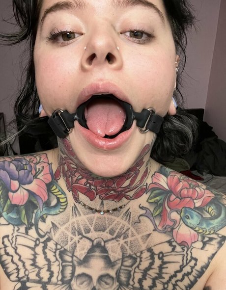 gillisbeennaughtyfree model hot archive