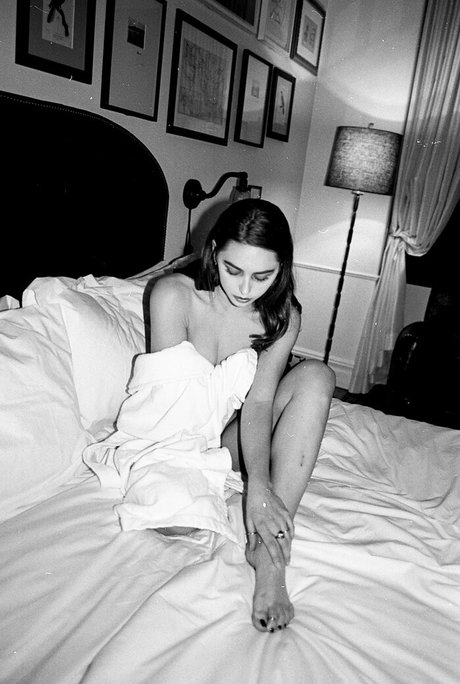 Tessas Ghost naked pornstar pictures