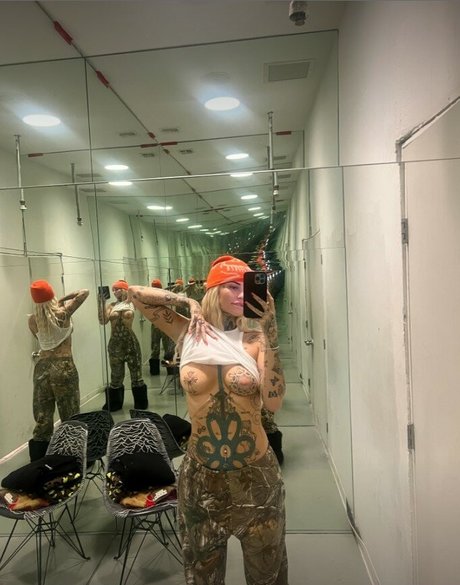 Coco Blake nudes model pics