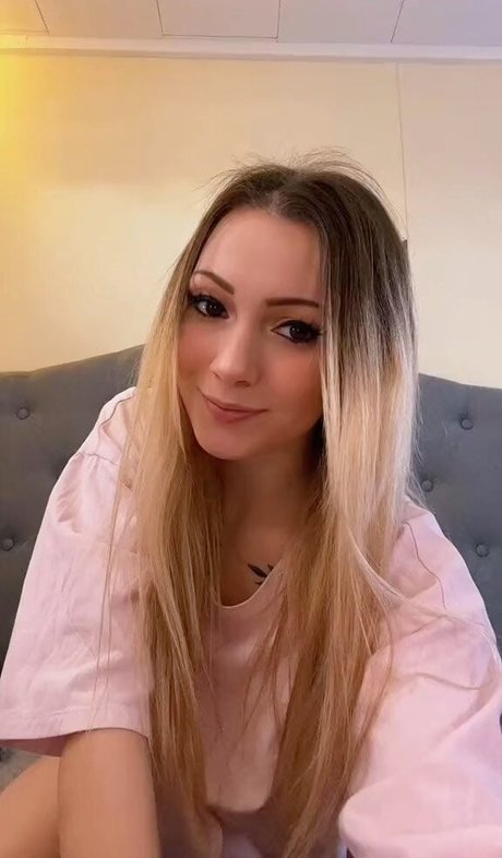 Little Momma model high quality picture