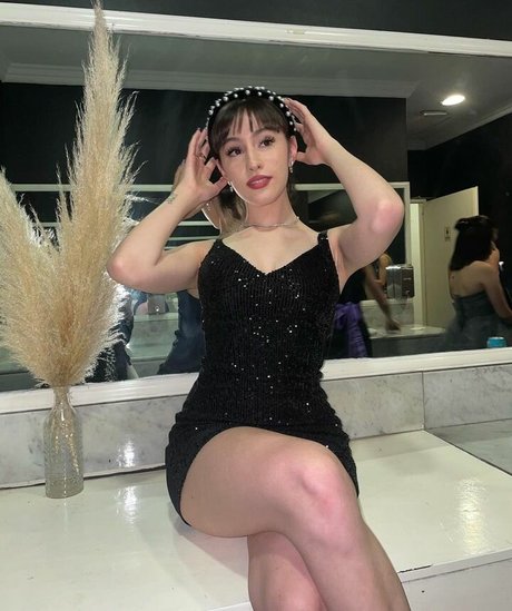 Oriana Kane erotic model img