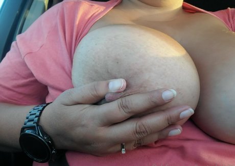 bustychick26 model nude image