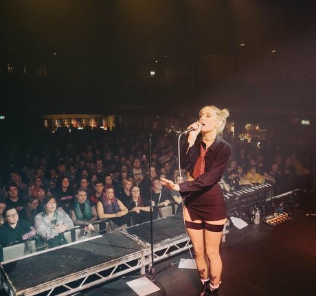 Lizzy Farrall high quality star photo