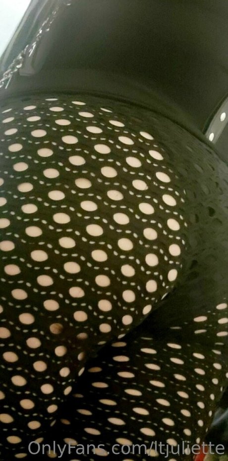 ltjuliette naked model image