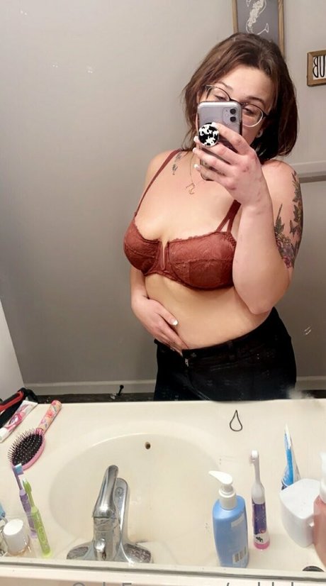 oohlalax high quality model image