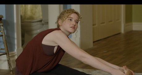 Julia Garner model xxx pictures
