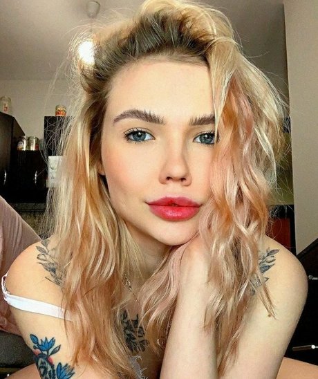 dollthifa beautiful model image