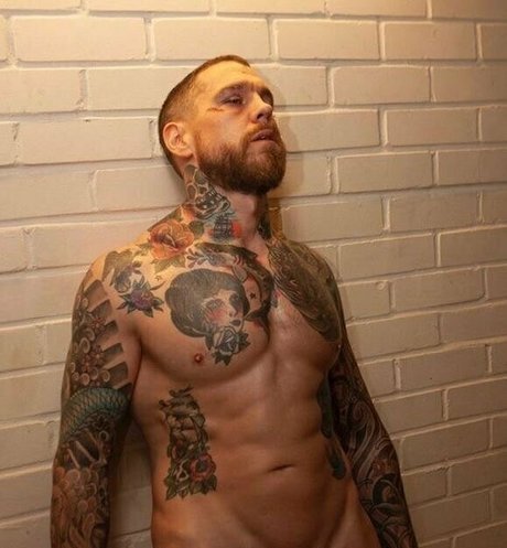 handsometroyxxlfree model pornographic photos