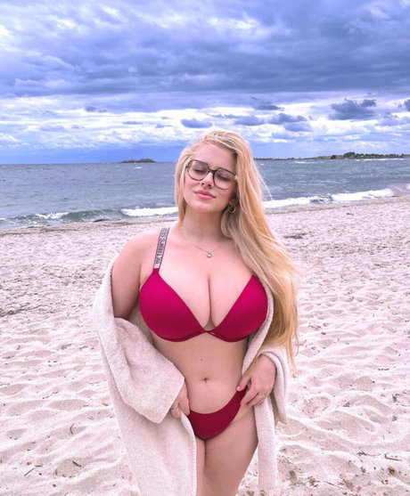 Anastasia Ticus sexy model pic