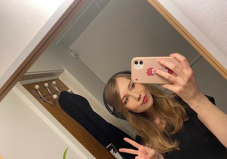 Apollolol sexy star photo