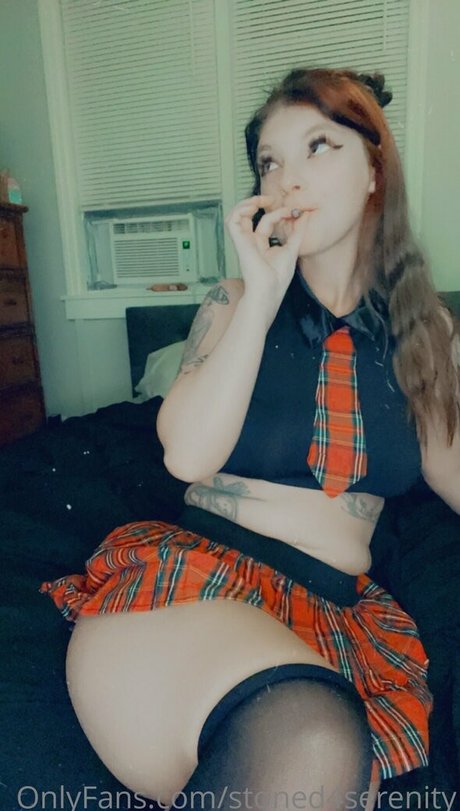 stoned4serenity beautiful model img