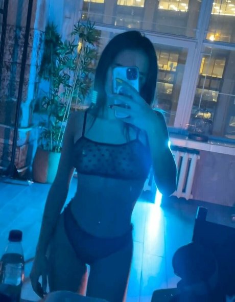 Ann Bucks art star photo