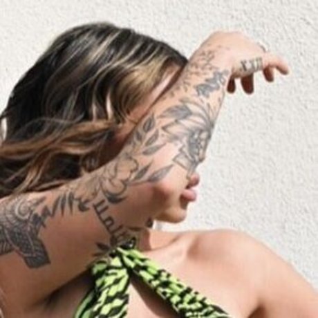 Ashley Bernier hot star pic