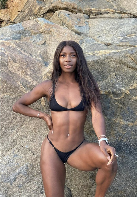 Khaddi Sagnia star nude photos