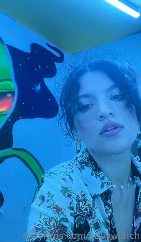 babywiiitch model art pic