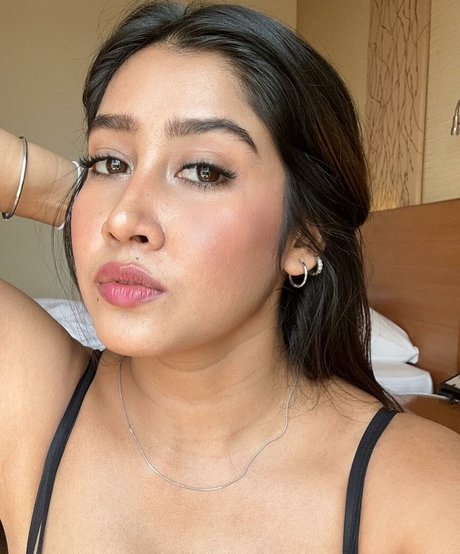 Sofia Ansari sexy actress pics