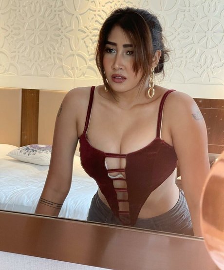 Sofia Ansari pretty pornstar pics