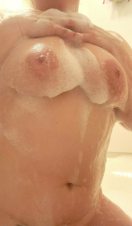 boootylicious95 free model photos