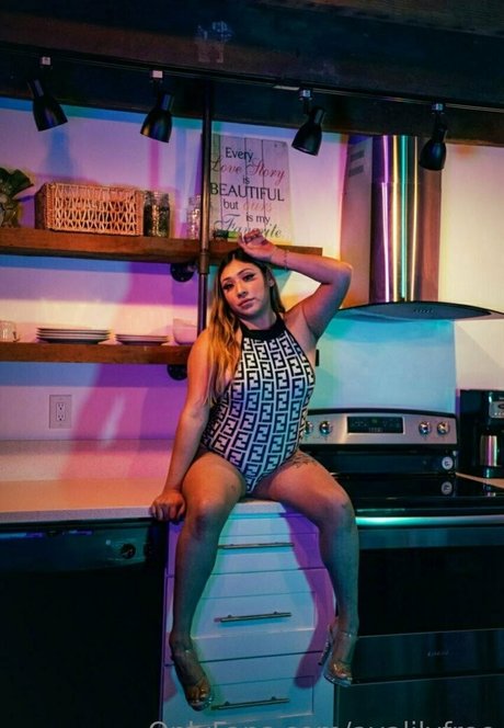 avalilyfree star erotic gallery